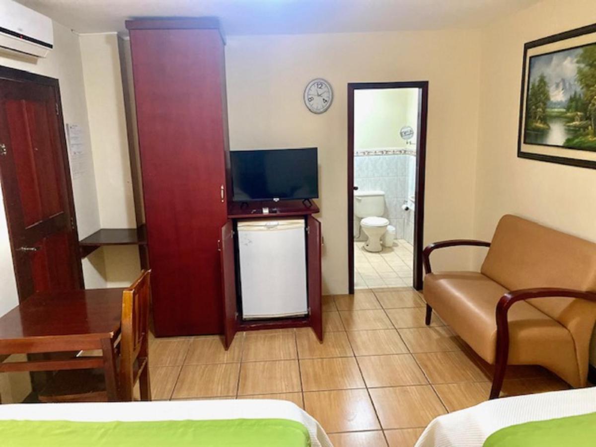 Hotel D'Mario Lago Agrio Εξωτερικό φωτογραφία